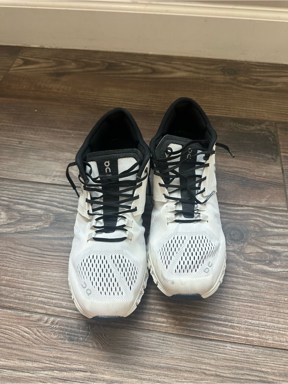 On Cloudswift Men's Athletic Shoes in White and Black - Picture 4 of 12